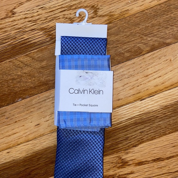 NWT - Calvin Klein - Tie & Pocket Square - Picture 2 of 4